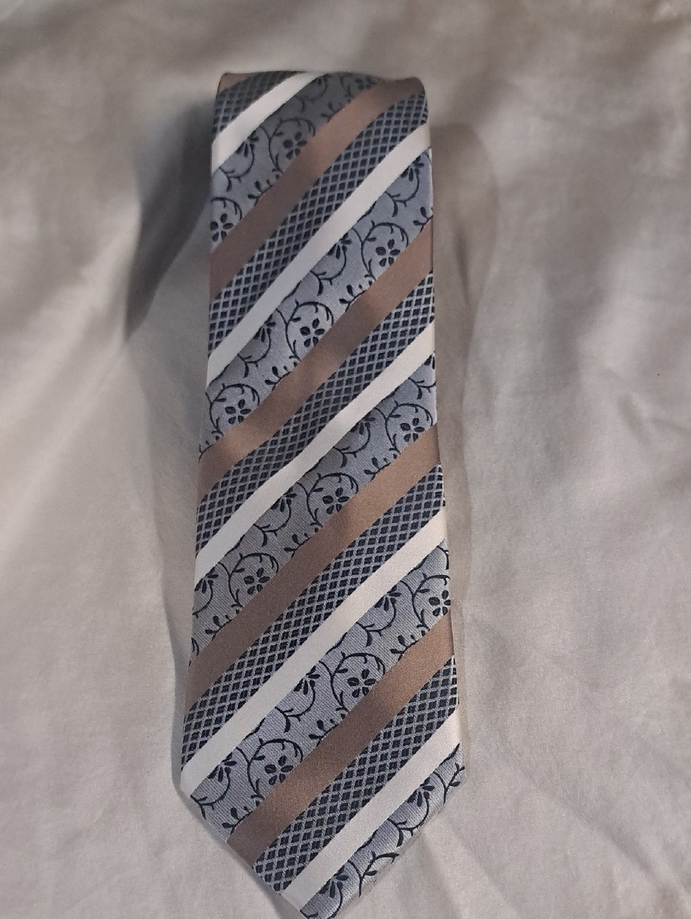 VITOROFOLO Stylish Tan and Brown Striped Tie